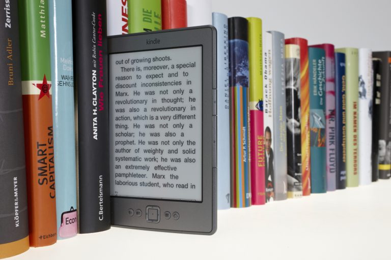 Tatile kitap bavuluyla değil e-kitap okuyucu ile çıkın!