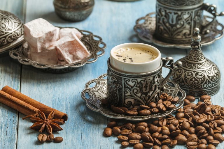 Fakir’den bol köpüklü Türk kahvesi keyfi