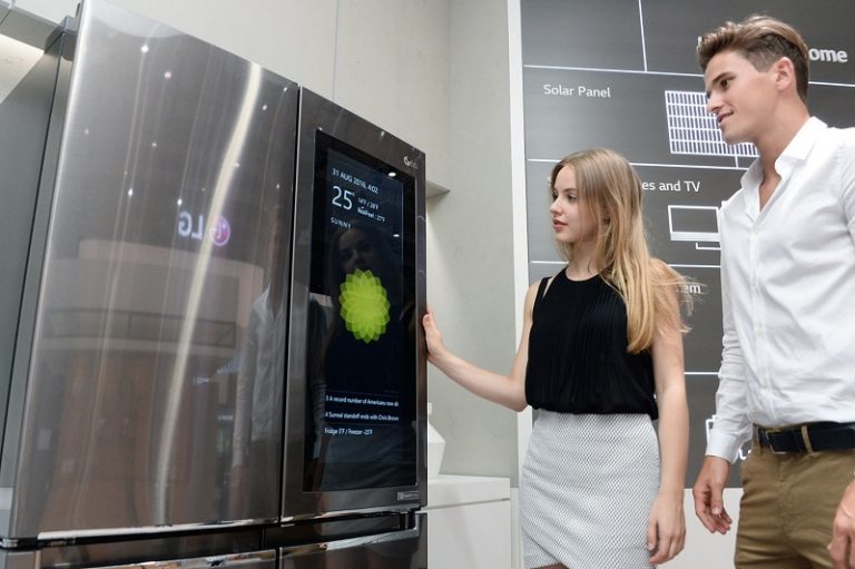 LG’den Windows 10’lu akıllı buzdolabı