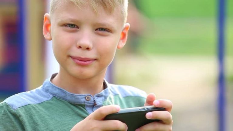 Ergenlik çağındakilerin yüzde 10’u internet kaynaklı sorunlar yaşıyor