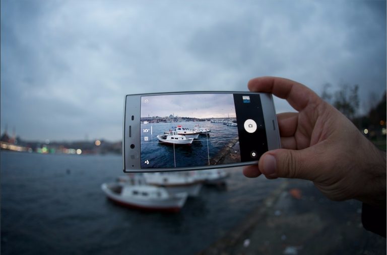 Sony Xperia XZ, Sony a6300’e karşı
