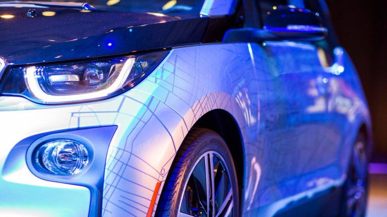 Intel kendi kendine gidebilen otomobillere ağırlık veriyor