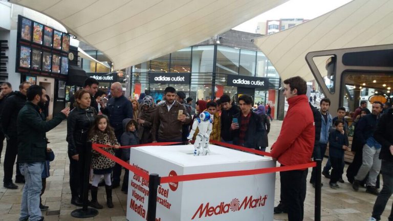 Mediabot Viaport’ta ziyaretçilerle buluşuyor