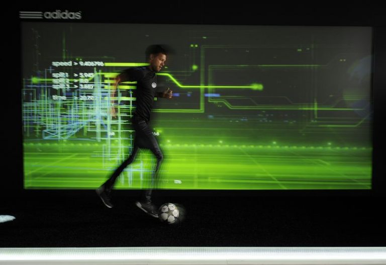 Adidas kablosuz kulaklıkları ile iddialı