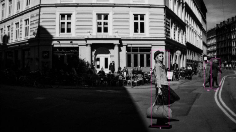 İsveç’te otomobil kamerası ile çekilen fotoğraflardan oluşan sergi düzenlendi