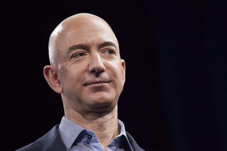 Jeff Bezos, Bill Gates’i geçerek dünyanın en zengin kişisi oldu
