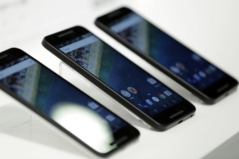 En iyi dev ekran telefonlar