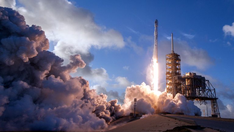 SpaceX  bir yılda 14 roket fırlattı!