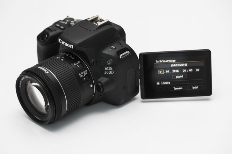 Canon 200D: Dünyanın en hafif DSLR fotoğraf makinesi