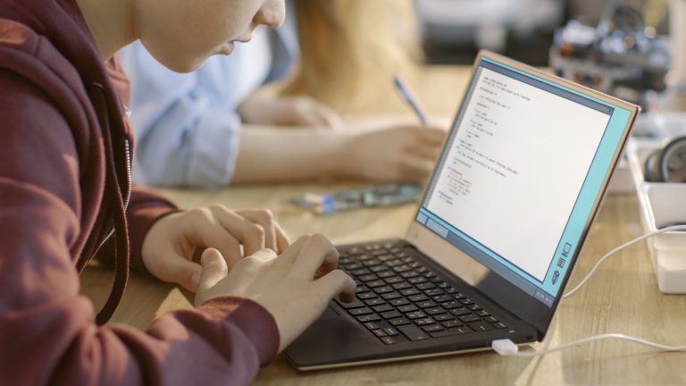 Çocuğunuz için laptop önerileri