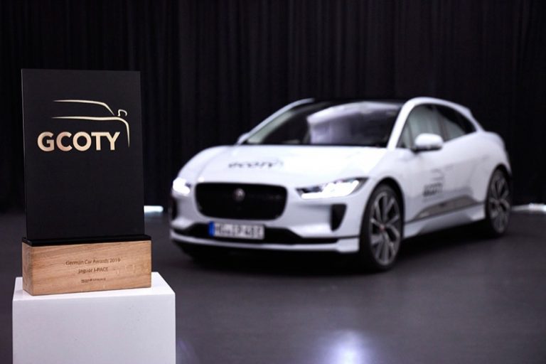 Tamamen elektrikli Jaguar I-PACE yılın otomobili seçildi