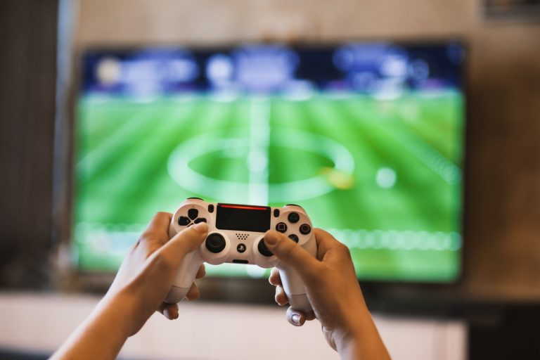 PlayStation 5 mi, Xbox Scarlett mi daha güçlü olacak?