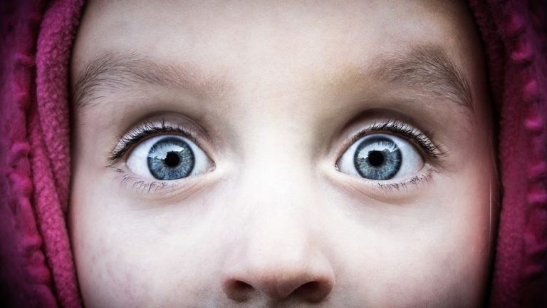 Yeni FaceTime özelliği göz teması kurmaya zorluyor