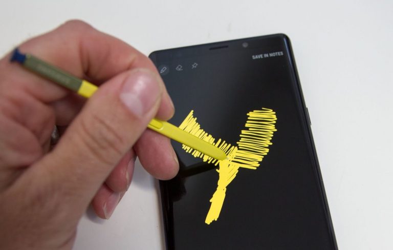 Samsung, Galaxy Note 10 kamerasını S-Pen ile aynı karede paylaştı