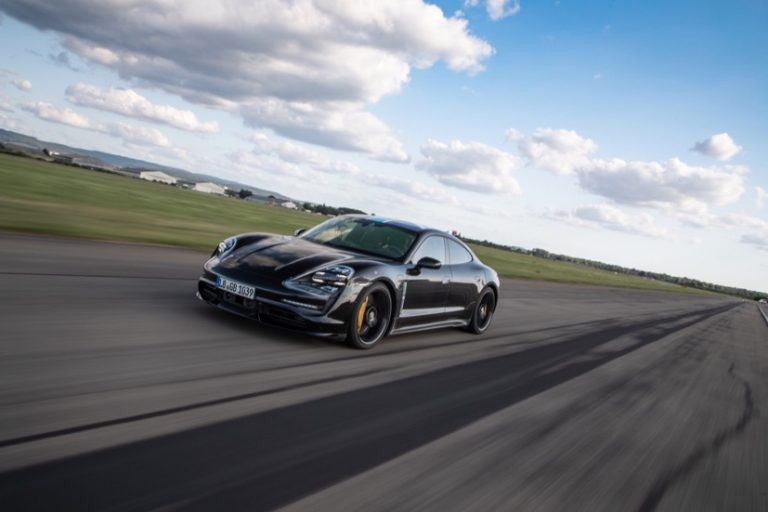 Yeni Porsche Taycan’dan güç gösterisi