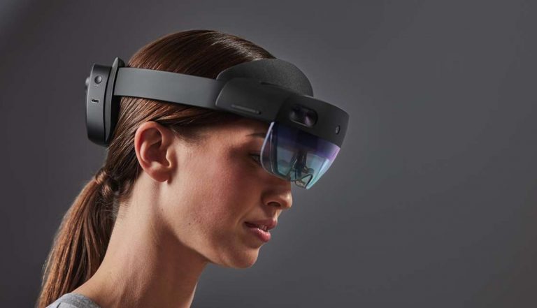 Microsoft HoloLens 2 yolda