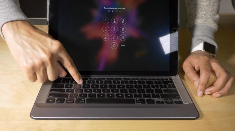 Logitech iPad klavye kılıfları yeni iPad modeli için sahada