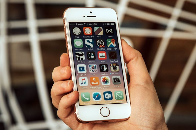 Heyecanla beklenen iPhone SE 2 için ilk tarih ortaya çıktı