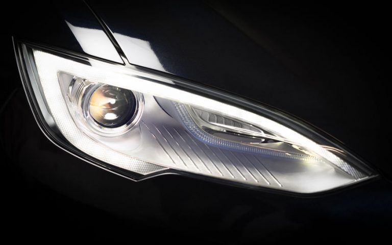 Tesla, 100 milyar dolar piyasa değerini aştı