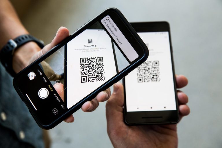 Wi-Fi parolası QR kod ile nasıl paylaşılır?