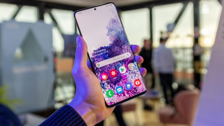 Galaxy S20 Ultra ön kamerası ile ikincilik koltuğuna oturdu