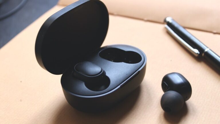 Uygun fiyatlı Redmi Earbuds S tanıtıldı! İşte özellikleri