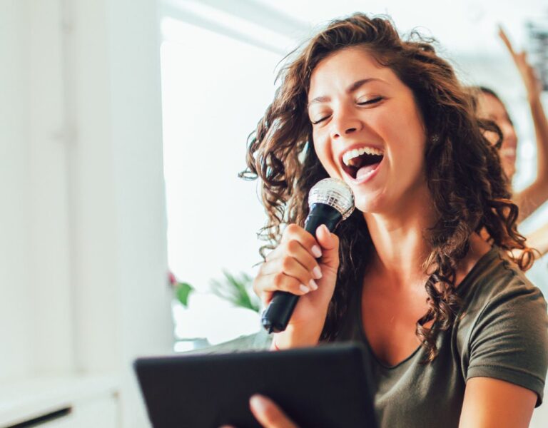 Eğlenceli vakit geçirmek için en iyi karaoke uygulamaları