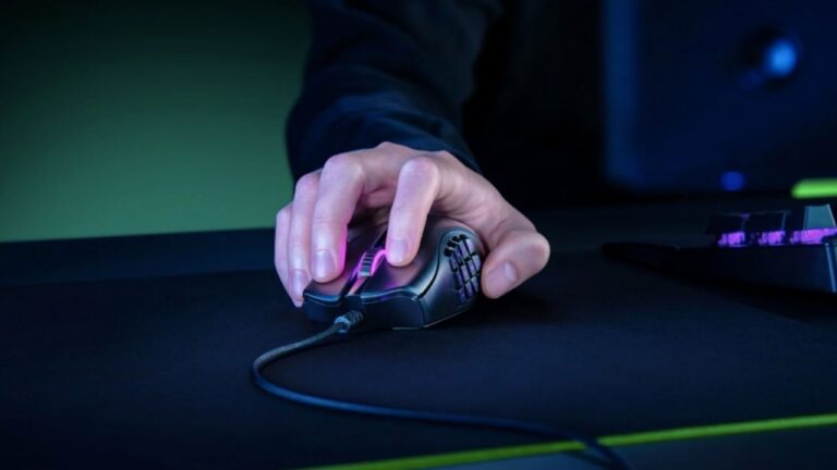 Oyuncular için 12 özel düğmesiyle Razer Naga X