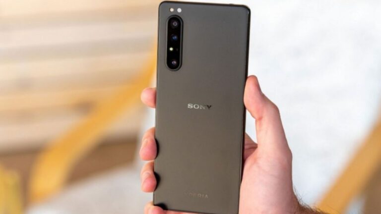 Oldukça iddialı Sony Xperia Pro dayanıklılık testinde!