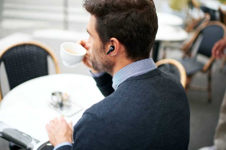 Bakterileri şarjla yok eden kulaklık: LG Tone Free
