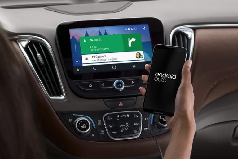 Android Auto ve Apple CarPlay ile Otomobilinizi Teknoloji Üssüne Çevirin