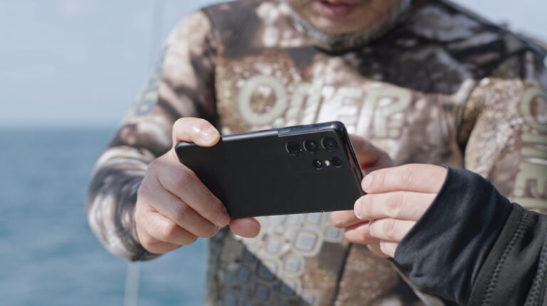 Su altı belgeseli yönetmeni, Galaxy S21 Ultra ile okyanusa daldı
