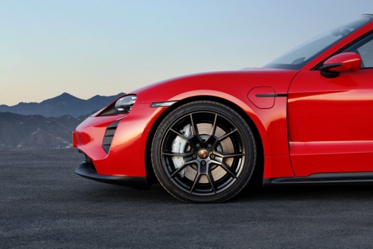 Tamamen elektrikli yeni Porsche Taycan GTS ile tanışın