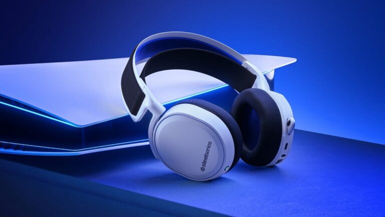SteelSeries yeni kablosuz oyuncu kulaklıkları Arctis 7+ ve Arctis 7P+’yı tanıttı