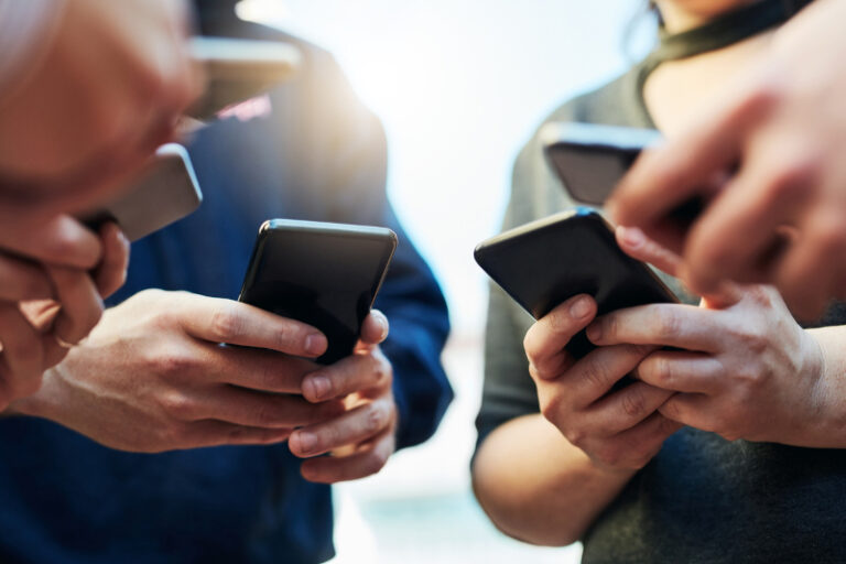 Akıllı telefon kullanıcıları için olmazsa olmaz aksesuarlar