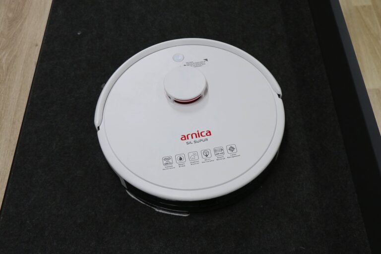 ARNICA 13350 Sil Süpür Robot Süpürge ile silme ve süpürme bir arada