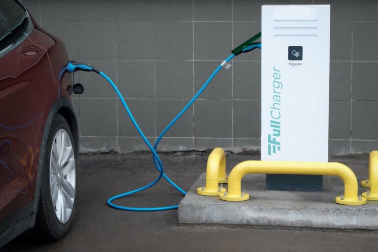 Türkiye’nin ve dünyanın ilk şarj ağı işletmecisi lisansını FullCharger aldı