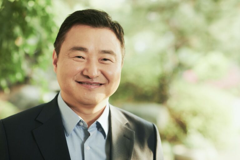 Samsung CEO’su TM Roh: “Katlanabilir telefonların yaygınlaşacağı bir döneme tanıklık ediyoruz”