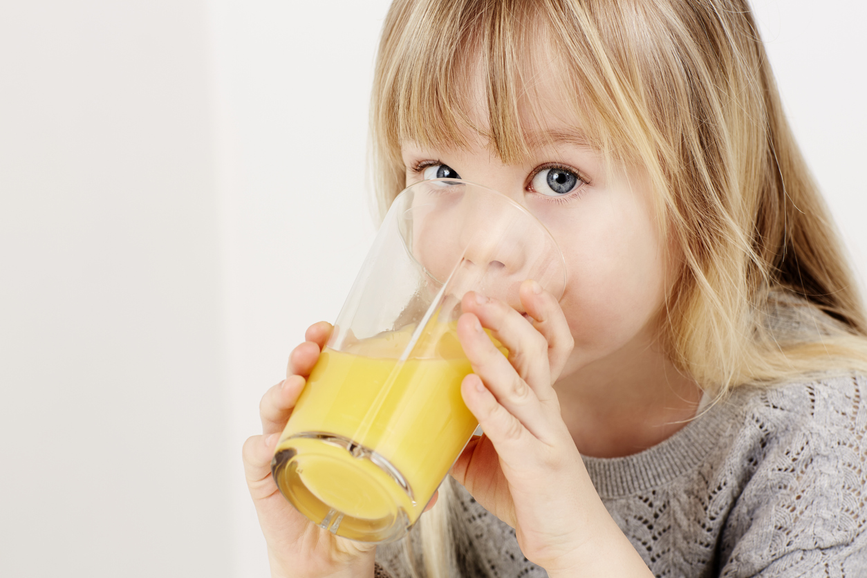 Çocuklar için sağlıklı meyve suyu