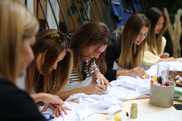 Philips, Elle ve Zeynep Mayruk ile ‘Buharla ve Giy’ dedi