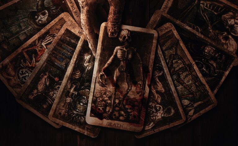 Sony Pictures, Tarot filminin oyuncularından Avantika Vandanapu için fal baktırmış