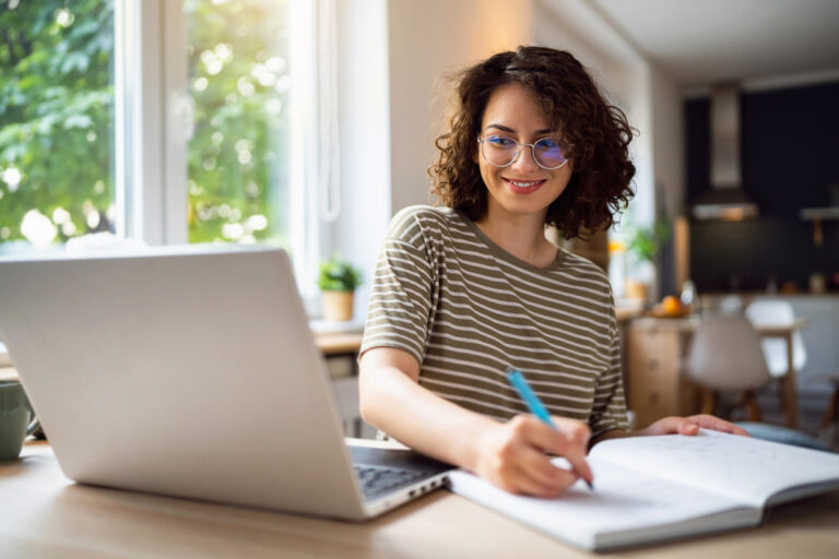 Online eğitim ile kariyerinizi yeniden yapılandırın