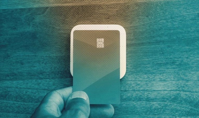 Kurbanlarının kart bilgilerini kendi telefonlarına aktarıyorlar  
