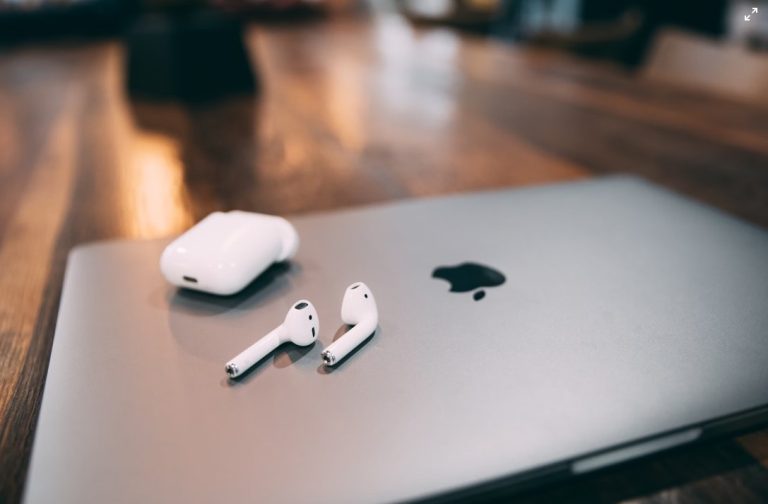 AirPods 4 ile AirPods 3 Karşı Karşıya: Geçiş Yapmaya Değer mi?