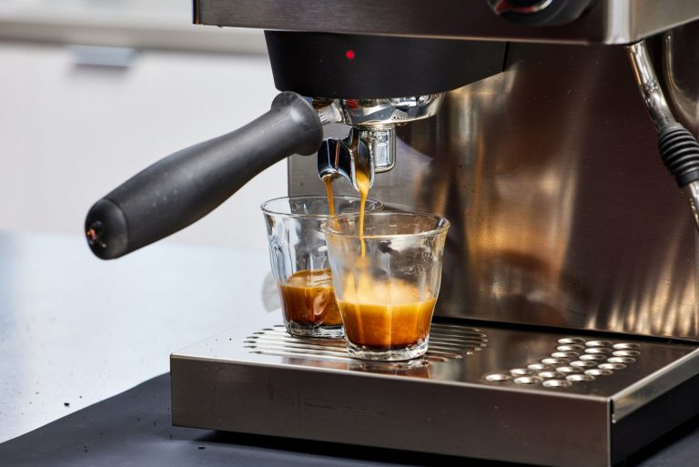 ‘Espresso olmadan uyanamam’ diyenlere: Alabileceğiniz en iyi kahve makineleri!