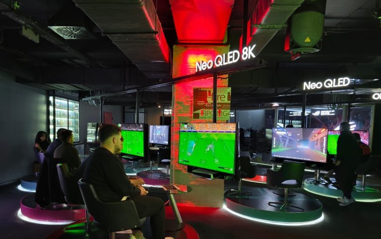 Ümit Karan ve Semih Şentürk Samsung TV’de kozlarını paylaştı