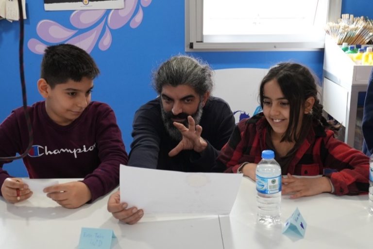 Bager Akbay, MediaMarkt’ın “Eğitimle Daha İyiye” projesi için 4 şehirde çocuklara yapay zekâyı anlattı 