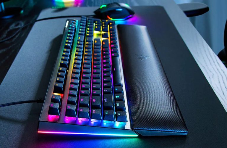 Razer Blackwidow V4 : Yine Oyuncular İçin Hazırlanmış Bir Ürün